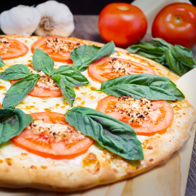 Tomato, Basil & Garlic Pizza.